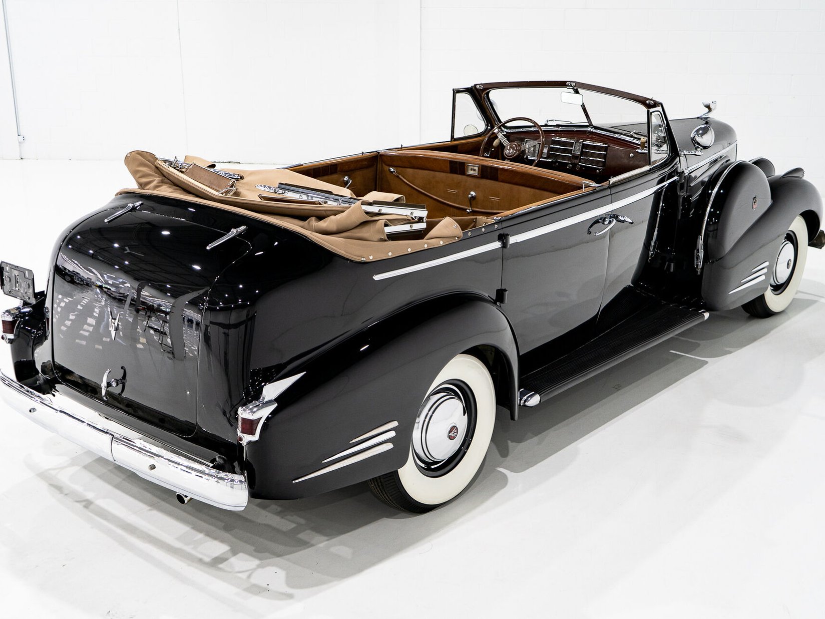 Cadillac Series 90 **PRICE IN USD**1 of 13 V16 1938 Noir Montréal - photo #43