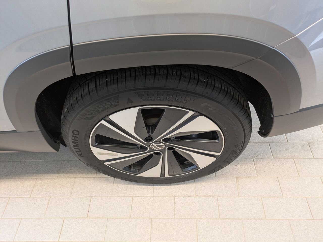 Volkswagen Taos 2024 Gris Gatineau - photo #4