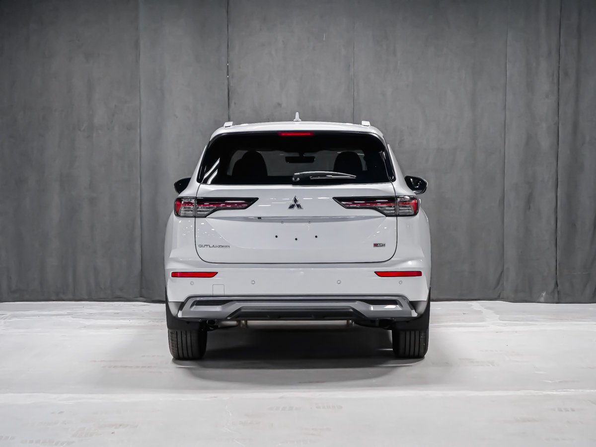 Mitsubishi Outlander SE 2026 Blanc diamant Montréal - photo #4