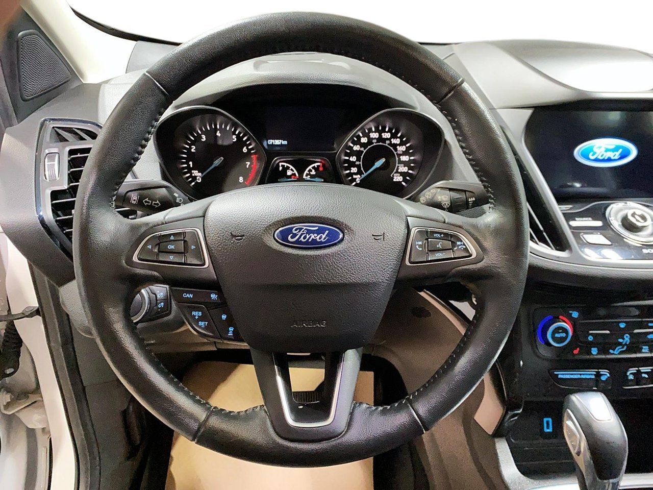 2019 Ford Escape Titanium White Baie-Comeau - photo #12