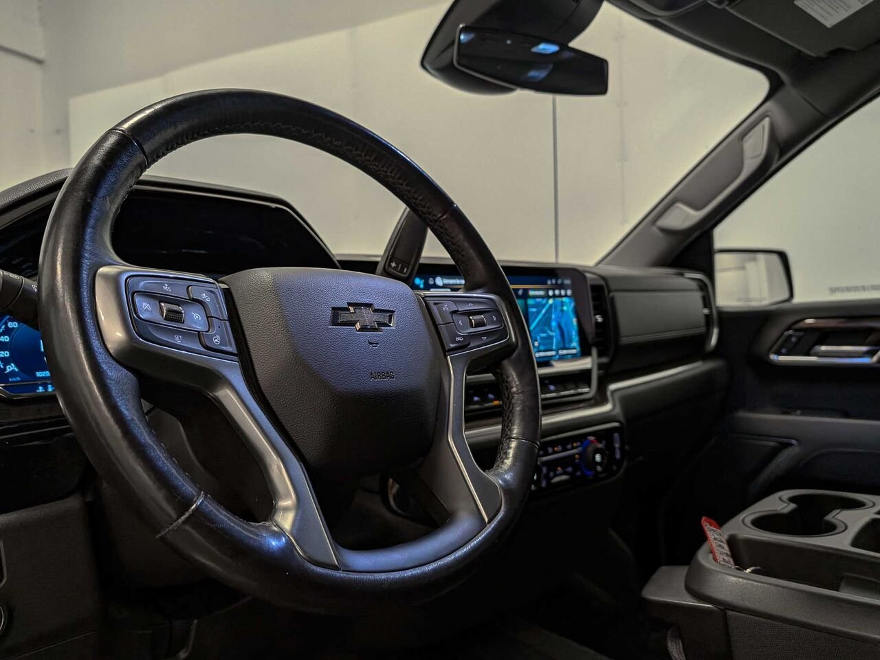 CHEVROLET Silverado 1500 RST 4WD Crew Cab Moteur V8 5.3L 6 Places 2022 Noir Sherbrooke - photo #5