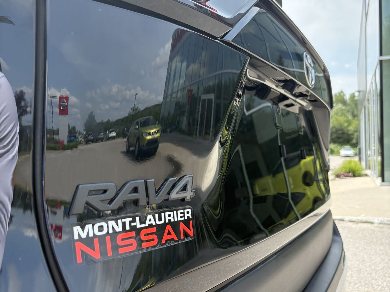 Toyota RAV4 2023 Noir Mont-Laurier - photo #4