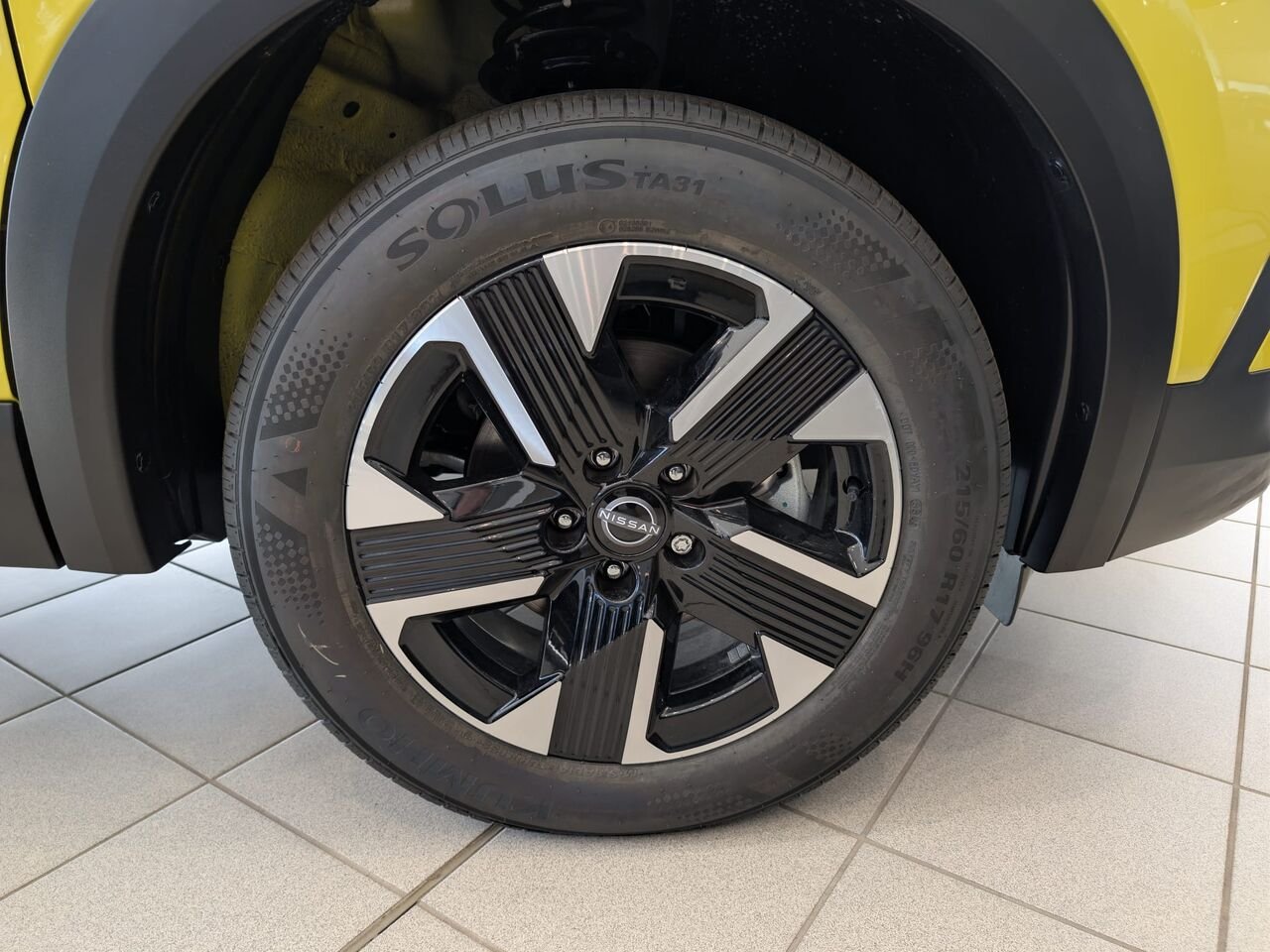 NISSAN Kicks KICKS SV 2026 Jaune yuzu métallisé/Noir intense Châteauguay - photo #3