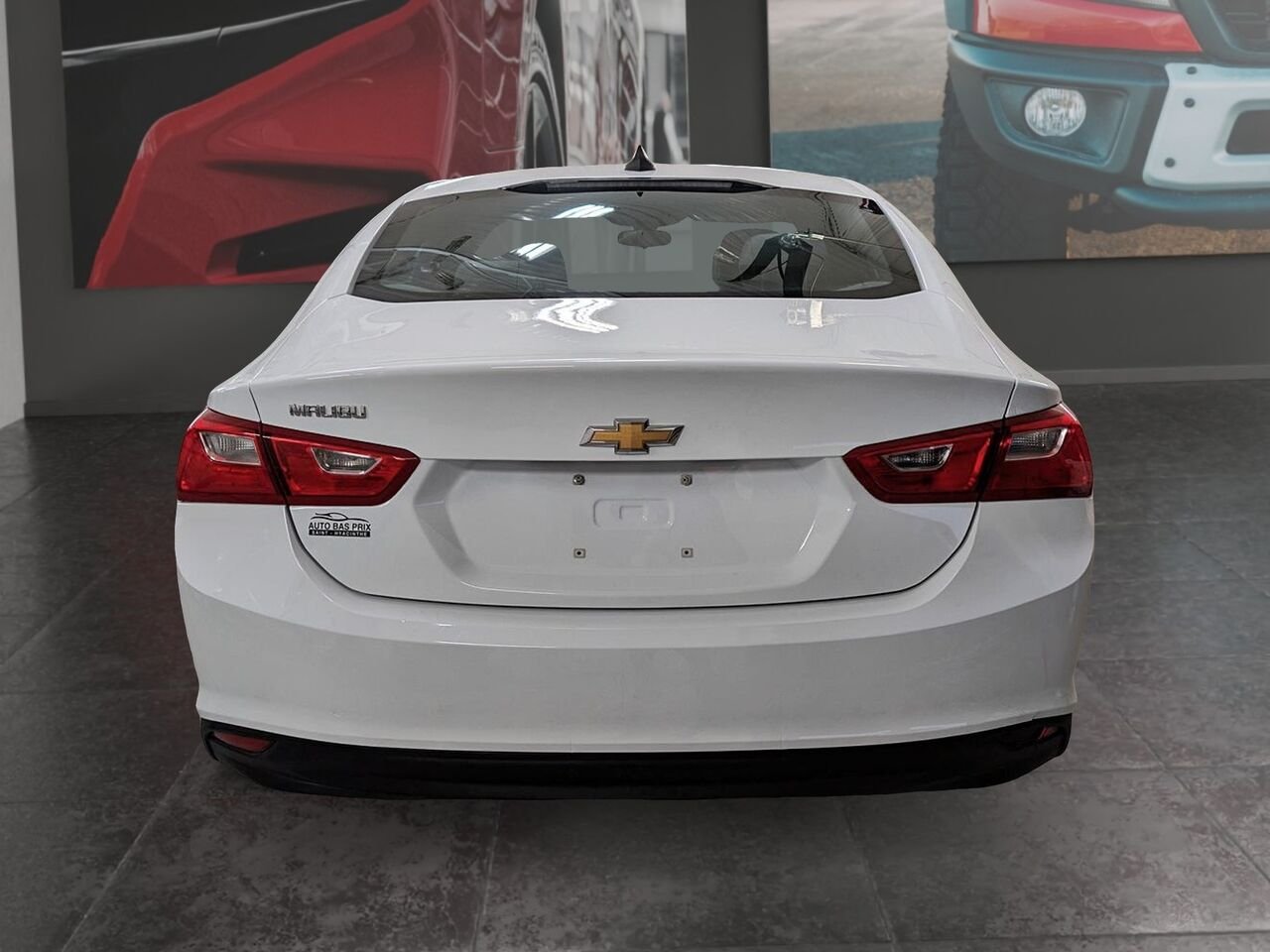 2017 Chevrolet Malibu L berline 4 portes avec 1VL Grey Saint-Hyacinthe - photo #5