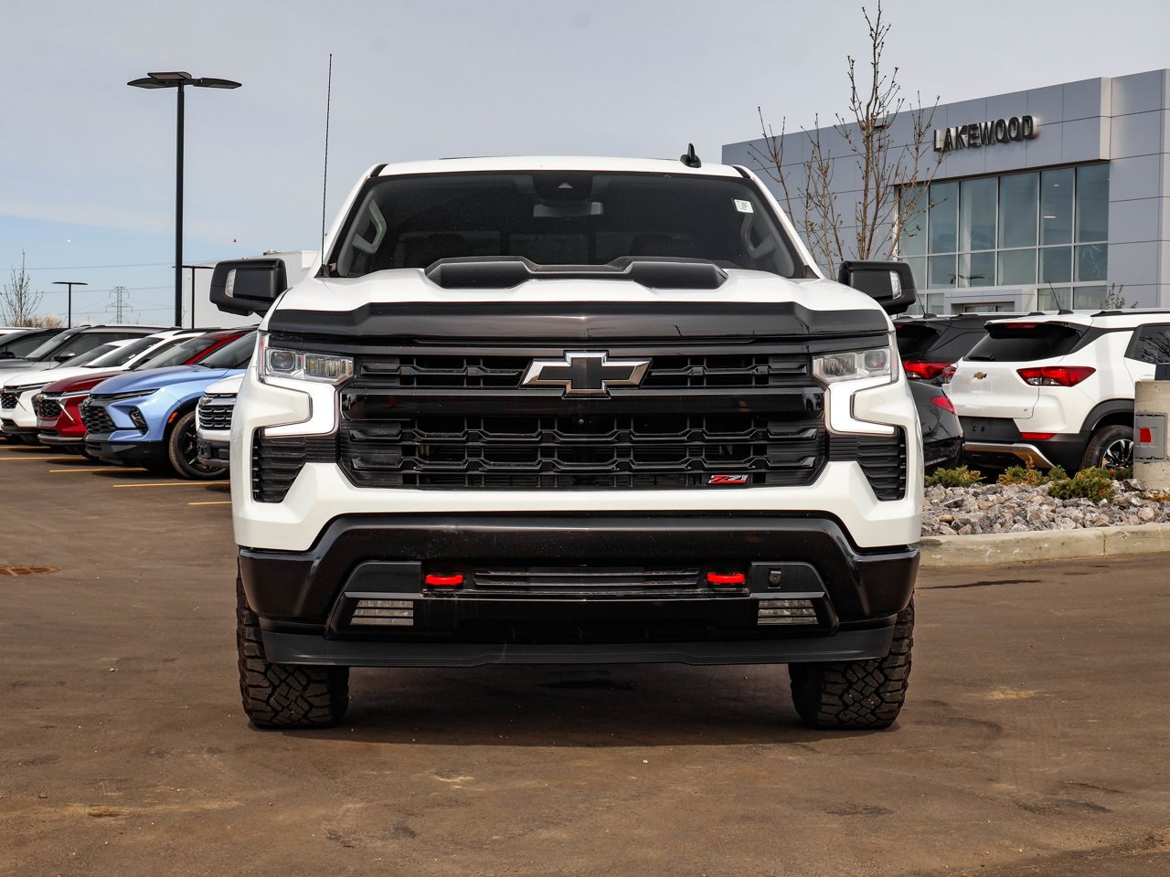 2022 Chevrolet Silverado 1500 4WD Crew Cab 147 LT Trail Boss White Sherwood Park - photo #2