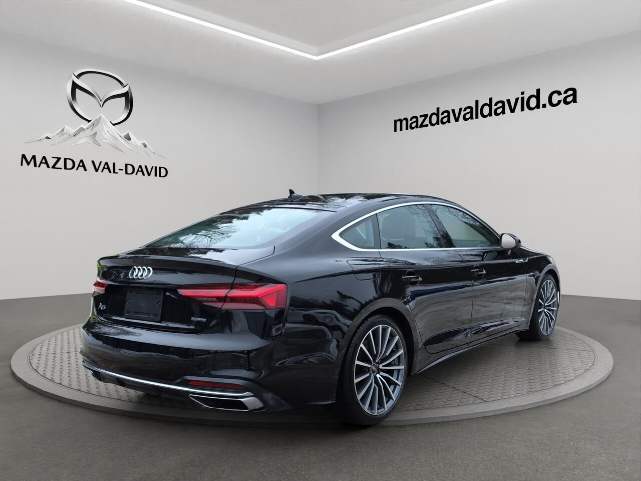 Audi A5 Sportback A5 45 2.0T Sportback Komfort Quattro, Jamais accidenté, Sièges à fonction mémoire, Volant 2023 Noir Val-David - photo #19