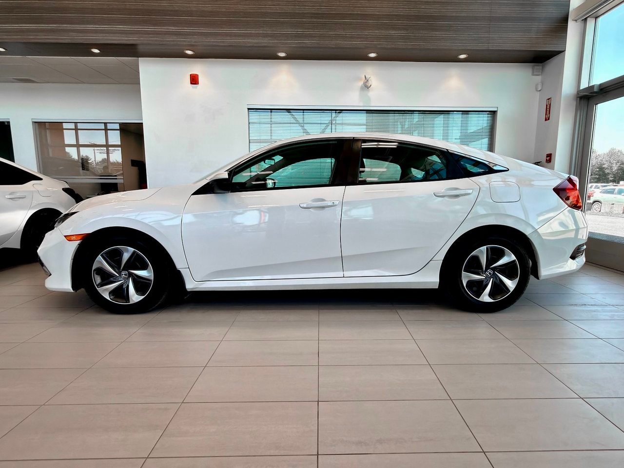 2019 Honda Civic Sedan White Notre-Dame-des-Prairies - photo #7