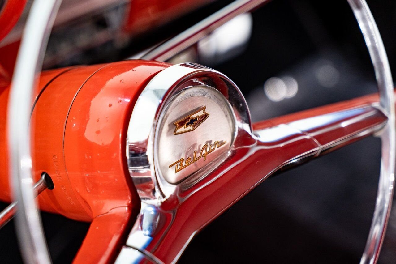 Chevrolet Bel Air Beautifully presented. Restored in desirable color combo | PRIX EN USD 1957 Noir Montréal - photo #64