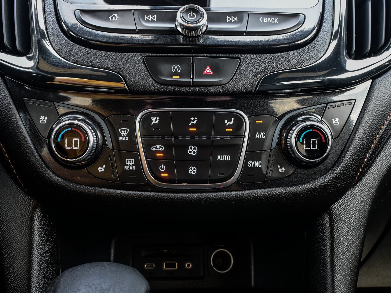 2023 Chevrolet Equinox AWD 4dr Premier Black Sherwood Park - photo #28