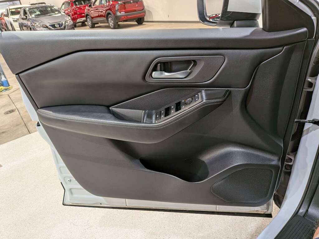 2024 Nissan Rogue AWD S White Val-David - photo #33