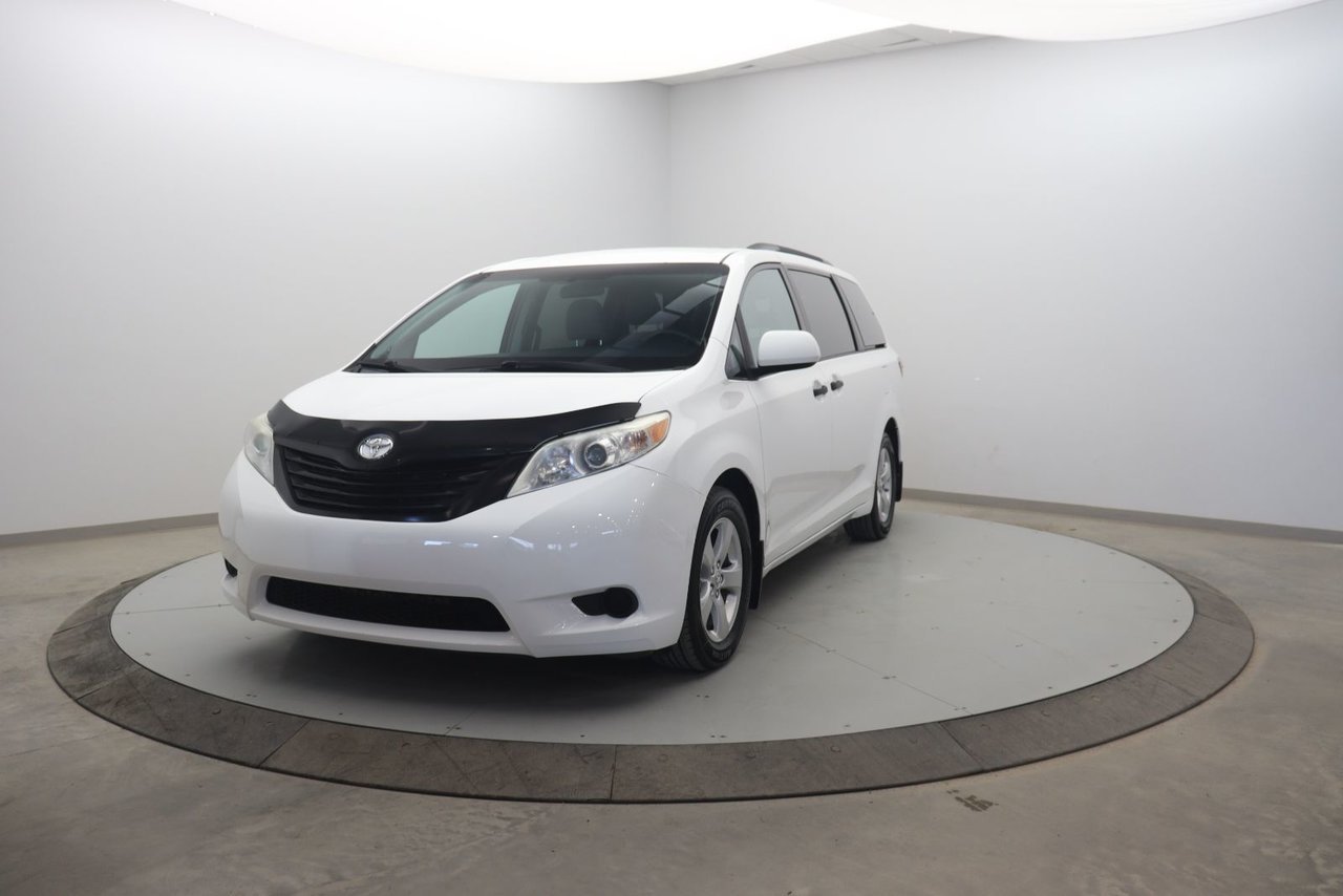 2016 Toyota Sienna VIN 5TDZK3DC0GS693246 White Chicoutimi - photo #0
