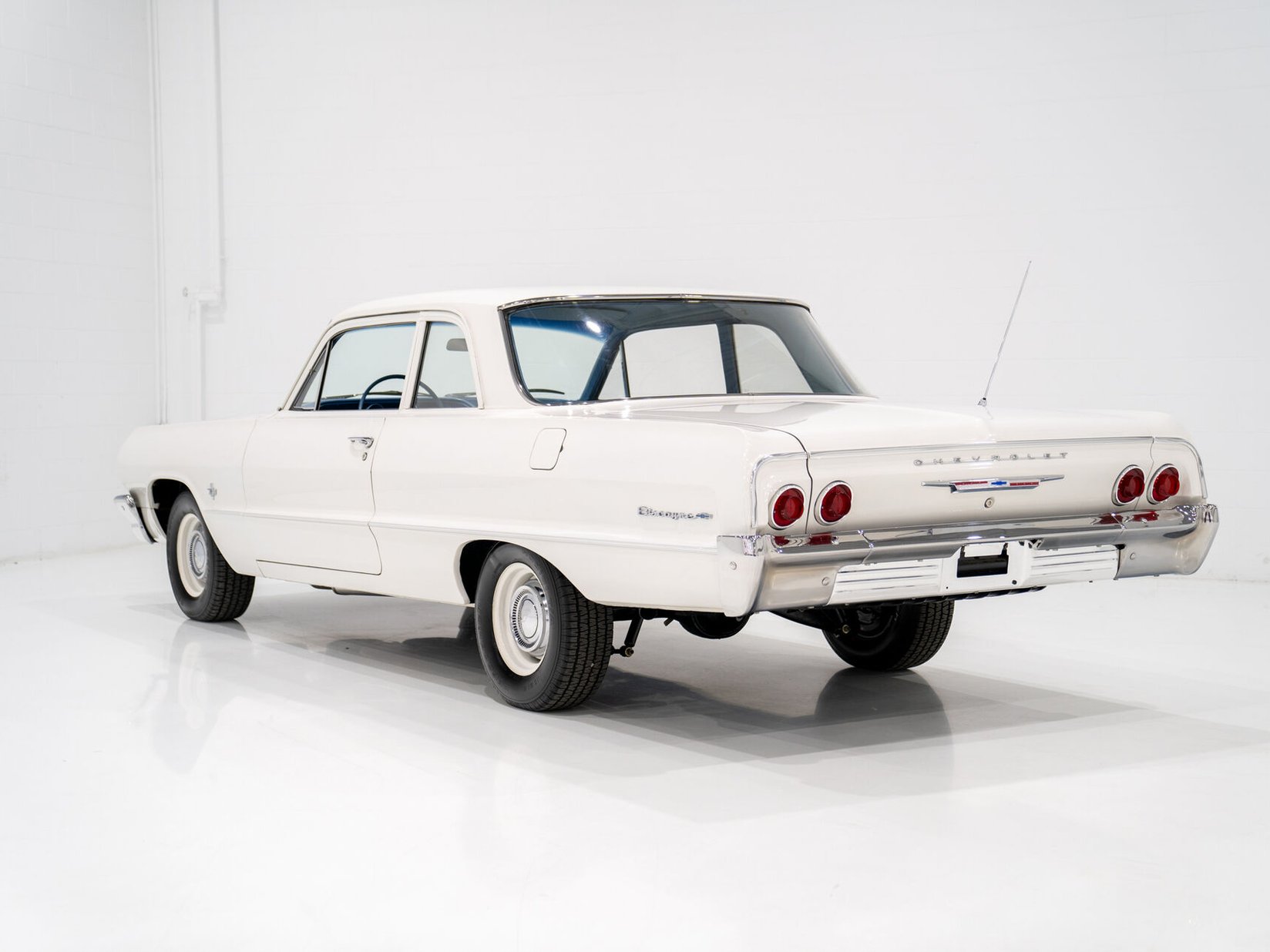 Chevrolet Biscayne Matching 409 / 425HP Transmission 4 Vitesse Complètement Entièrement restauré **PRIX EN USD** 1964 Blanc Montréal - photo #31