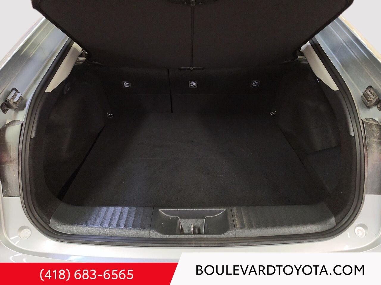 2025 Toyota Prius hybride branchable 531784-5 | SE Grey Québec - photo #18