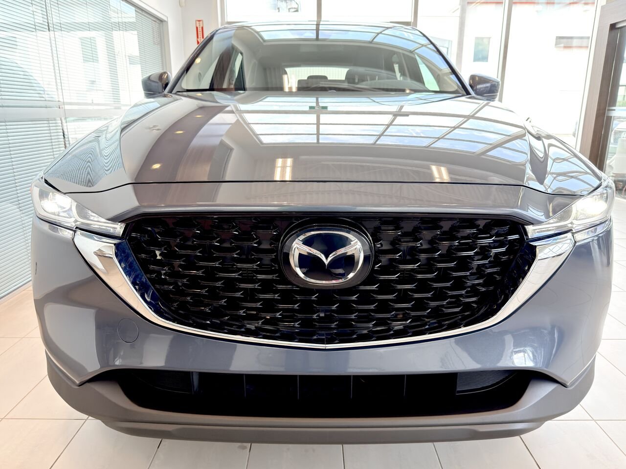 Mazda CX-5 2023 Gris Notre-Dame-des-Prairies - photo #2