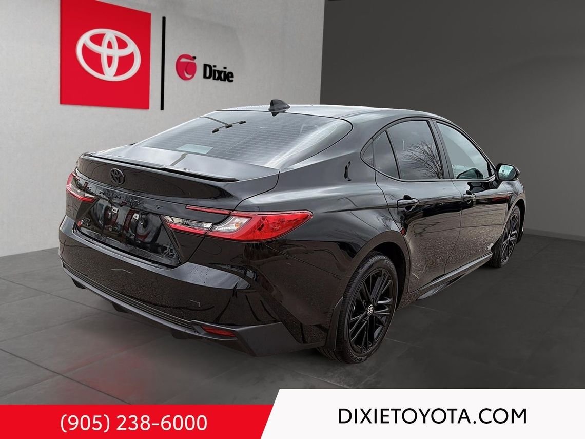 2026 Toyota Camry Power Sunroof, Leather Interior, Heated Seats, Alloy Wheels, Heated Steering Wheel, Bluetooth Midnight Black Metallic Mississauga - photo #7