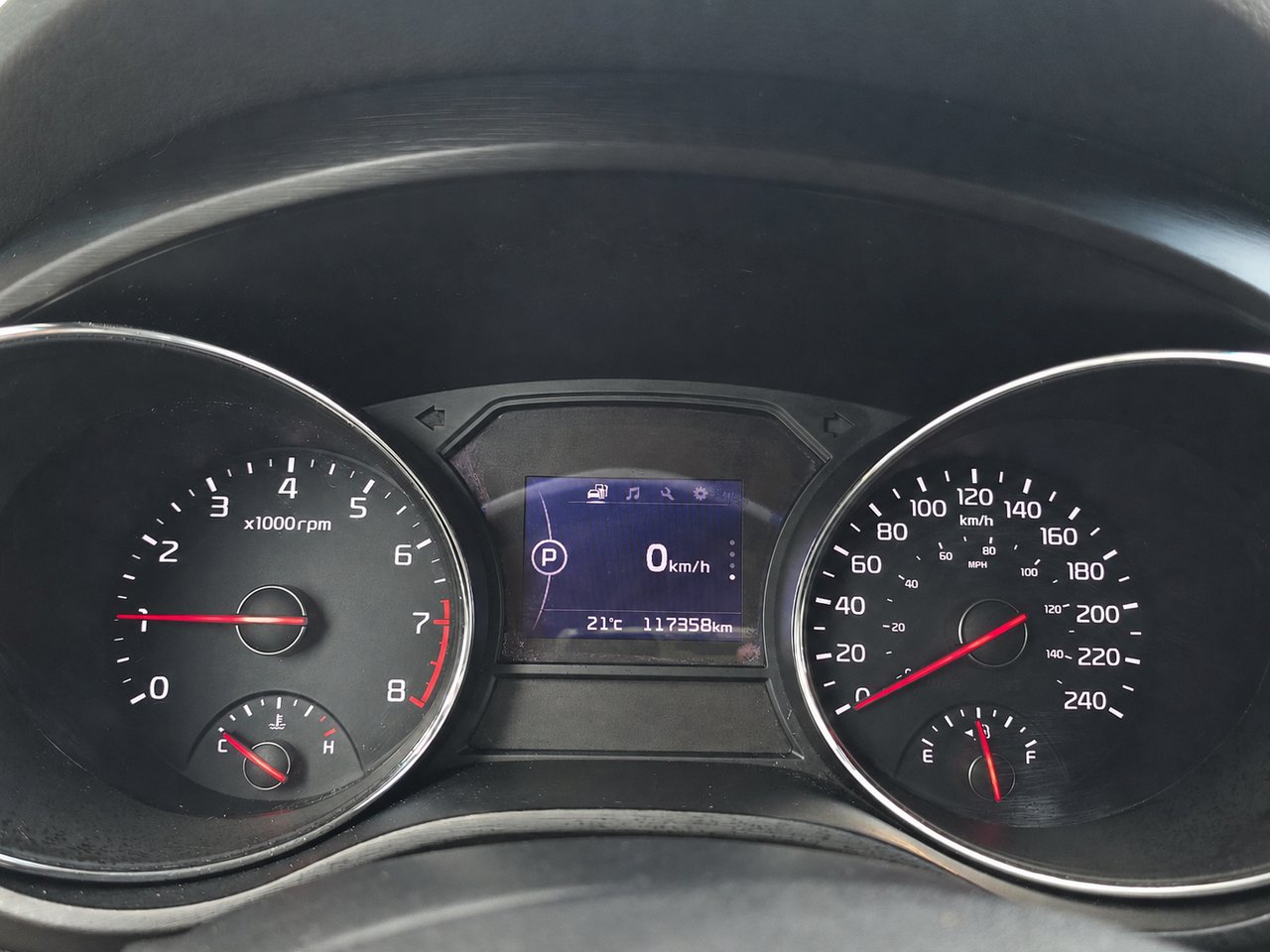 Kia Sedona LX TA, 8 passagers, volant chauffant, commande audio au volant, Apple carplay 2018 Gris Val-David - photo #9