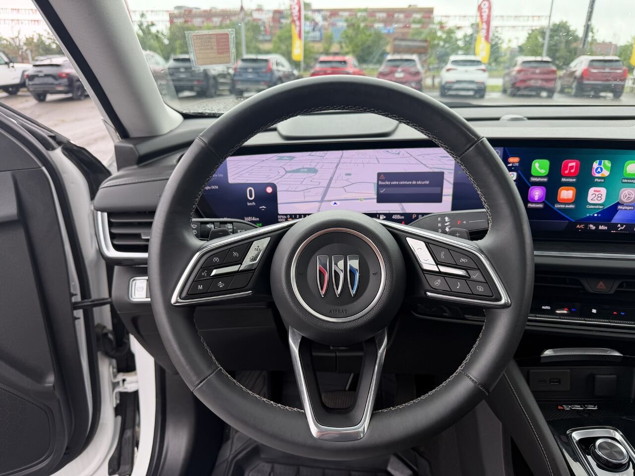 BUICK ENVISION PREFERRED Privilégiée 4 portes TI 2024 Blanc Gatineau - photo #2