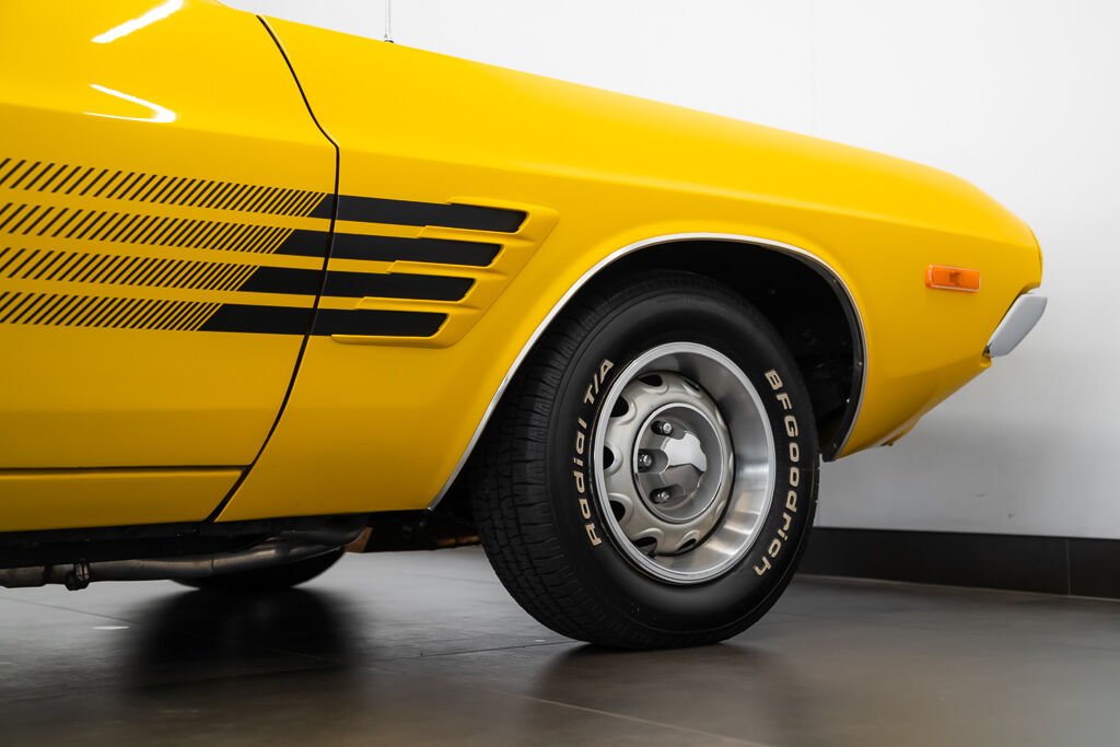 Dodge Challenger 1972 Jaune Montréal - photo #6