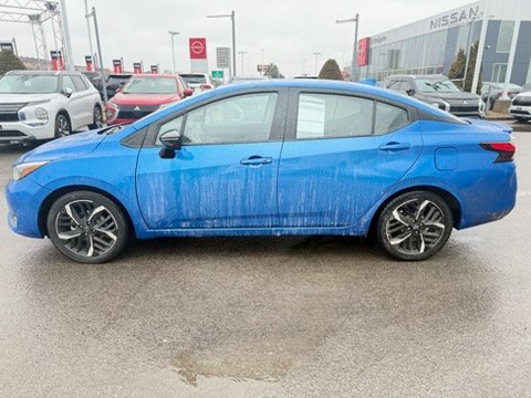 Nissan Versa SR-INTÉRIEUR 2 TONS-SIÈGES CHAUFFANT-CARPLAY 2023 Bleu