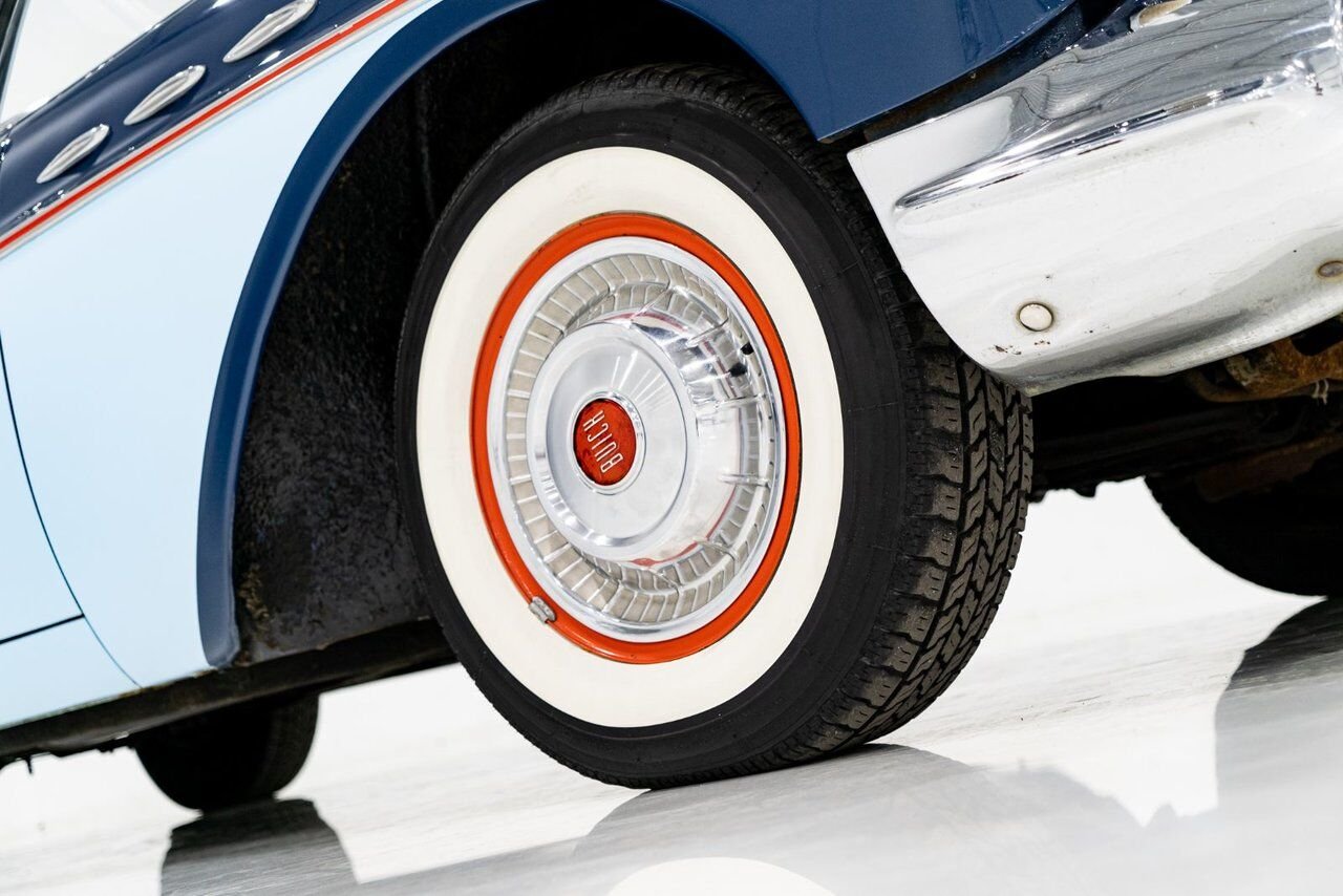 Buick Special 364/300HP NailHead 1 of only 2,056 | PRICE IN USD 1957 Bleu Montréal - photo #4