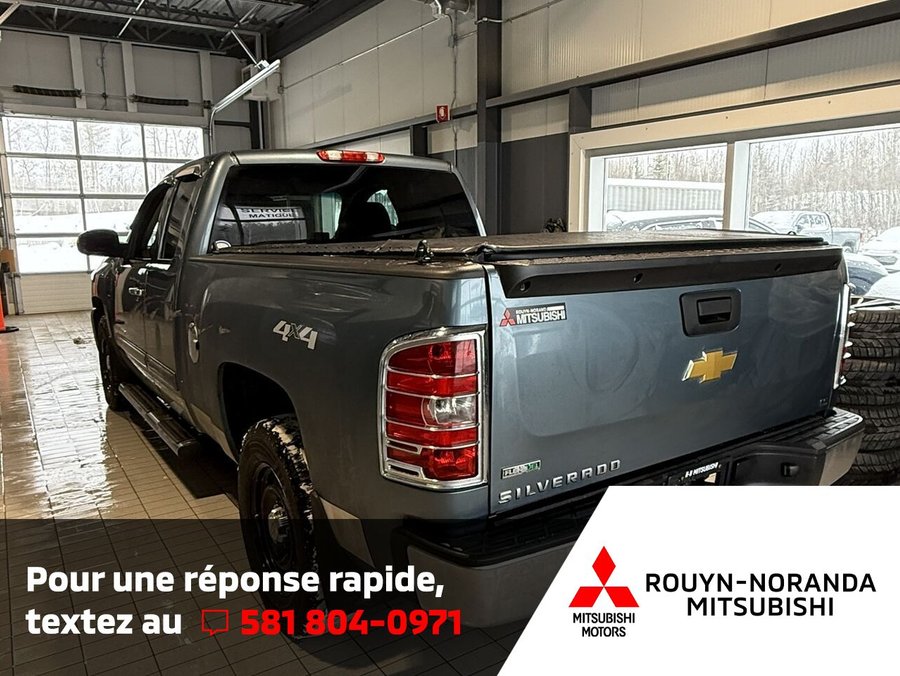 2012 Chevrolet Silverado 1500 4 roues motrices, cabine allongée, 143,5 po, Édition Cheyenne LS Blue