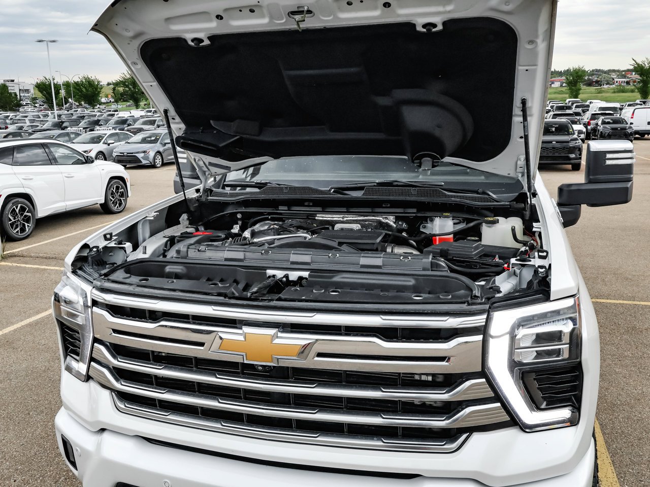 2024 Chevrolet Silverado 3500HD 4WD Crew Cab 159 High Country White Sherwood Park - photo #9