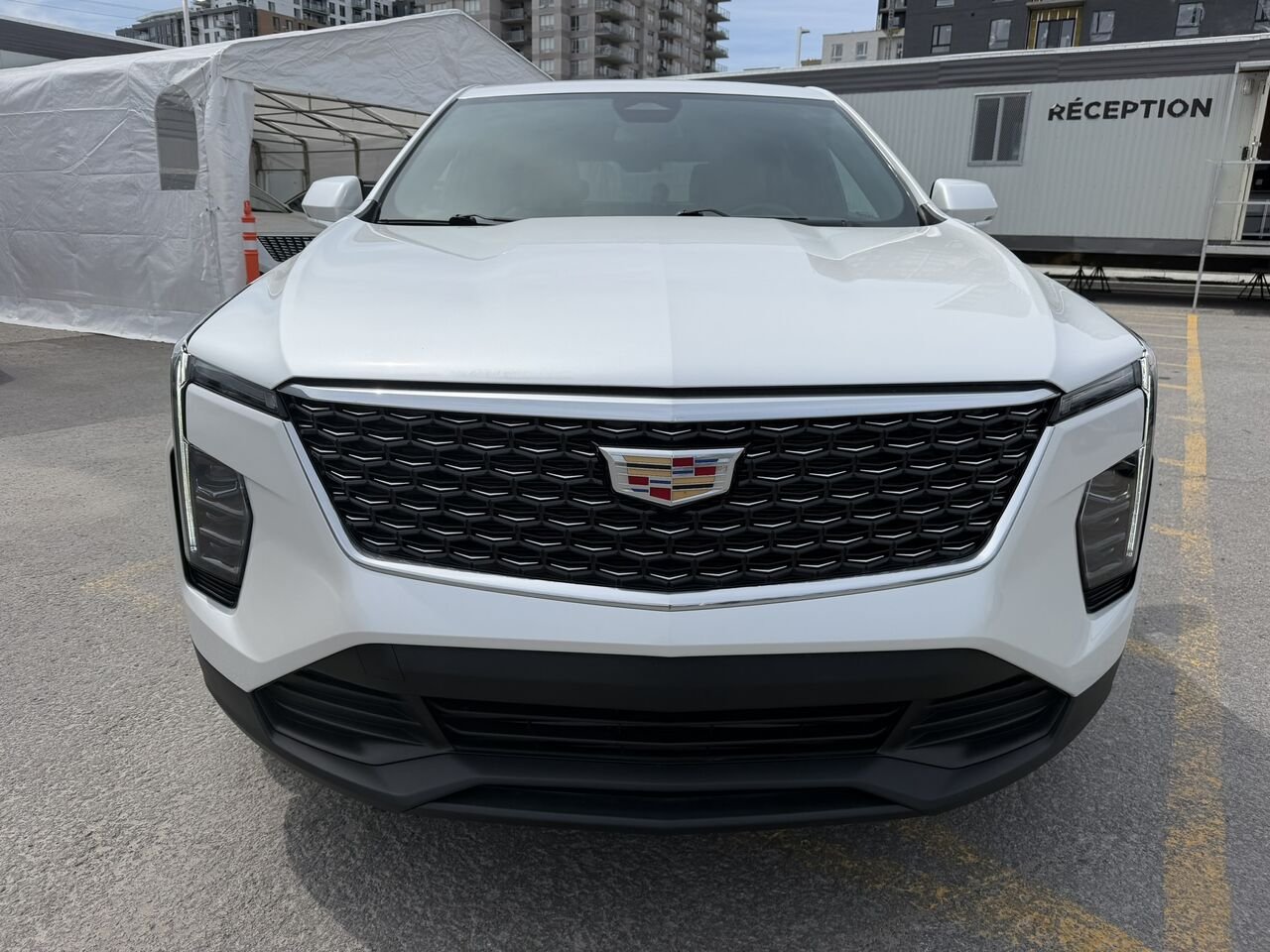 2024 Cadillac XT4 LURURY AWD FINANCEMENT À PARTIR DE 3.99% White Laval - photo #3