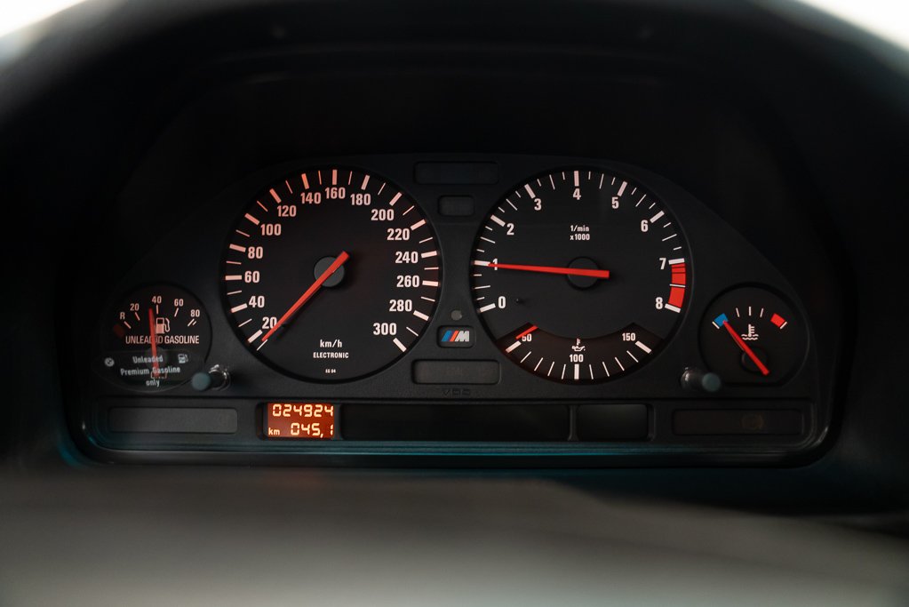 BMW M5 LOW KM! - $94500 USD 1992 Noir Montréal - photo #8