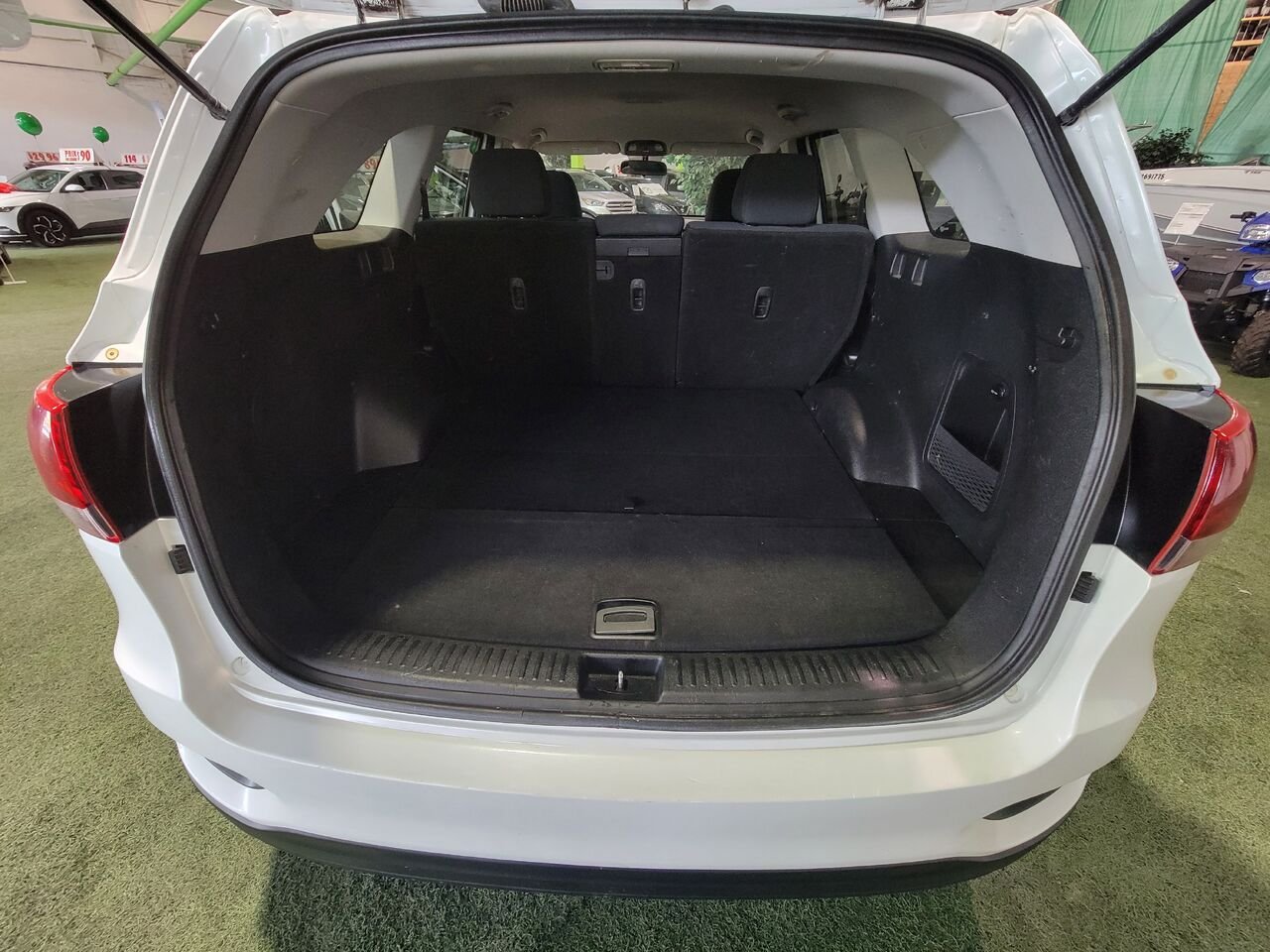 2019 Kia Sorento White  - photo #11