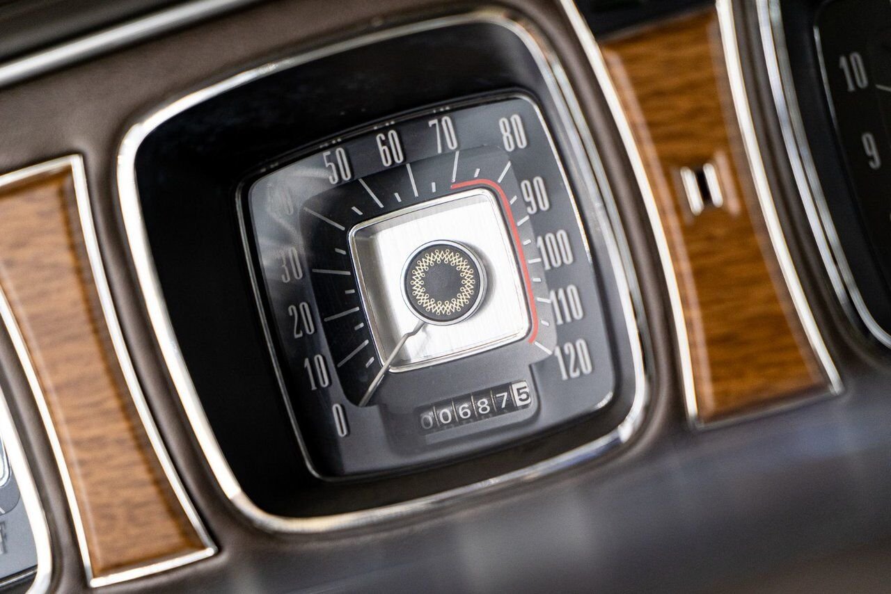 1969 Lincoln Continental Only 687 miles from new. Unrestored example **PRICE IN USD** Gold Montreal - photo #57