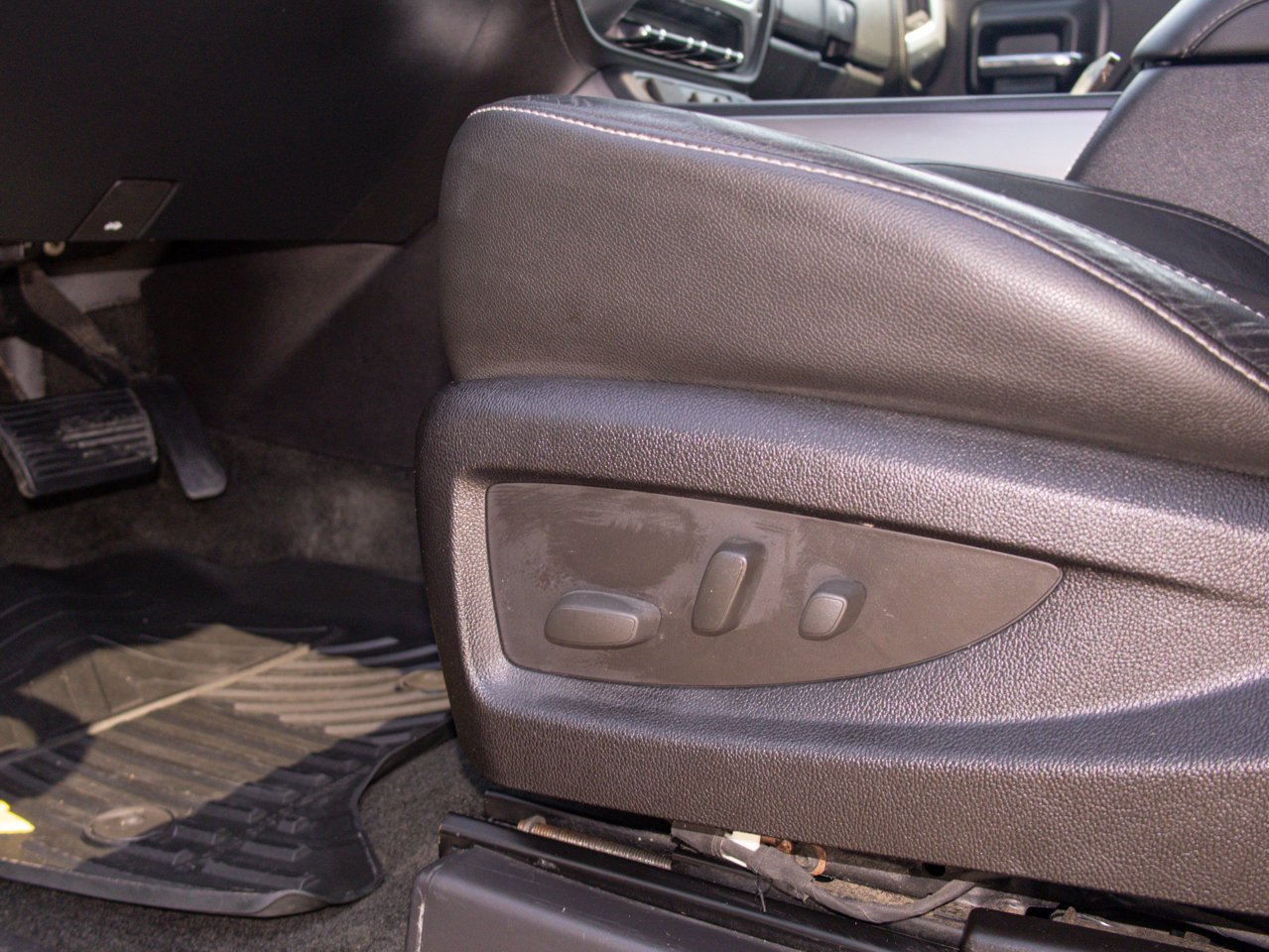 2014 Chevrolet Silverado 1500 4WD Crew Cab Short Box LTZ w/2LZ Blue Sherwood Park - photo #20