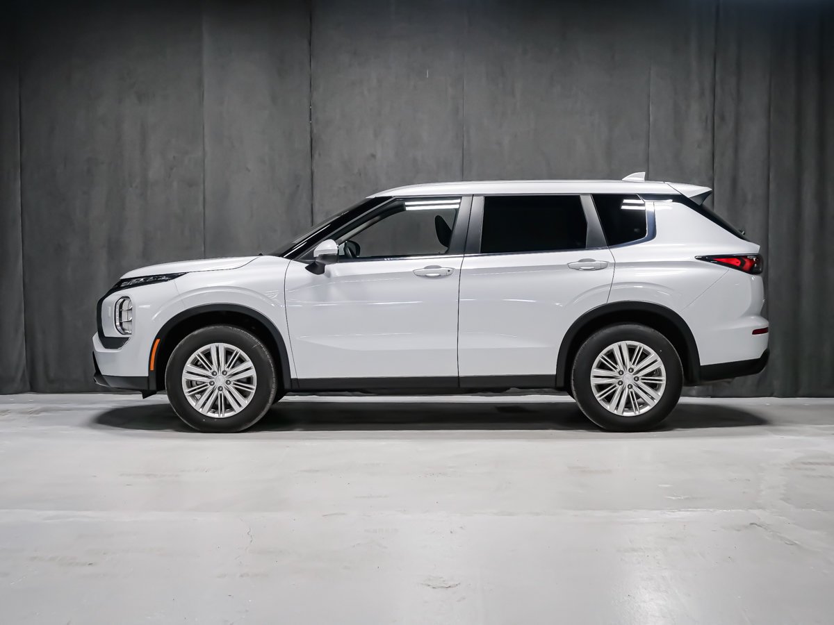 Mitsubishi Outlander ES 2025 Blanc Montréal - photo #2