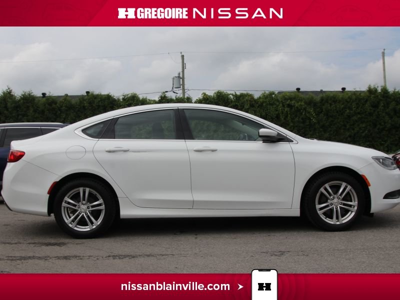 2015 Chrysler 200 White Laval - photo #8