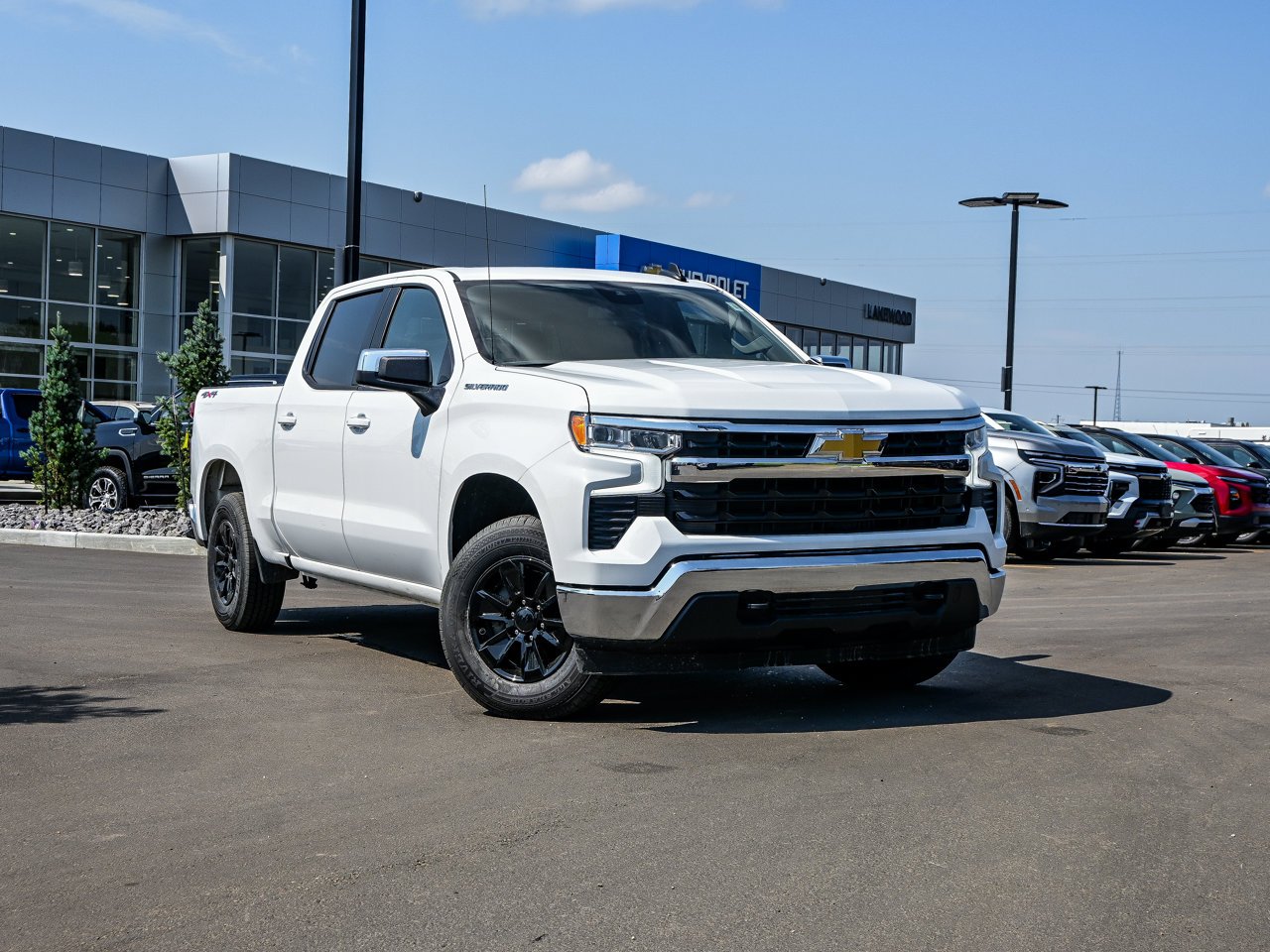 2025 Chevrolet Silverado 1500 4WD Crew Cab 147 LT White Sherwood Park - photo #1