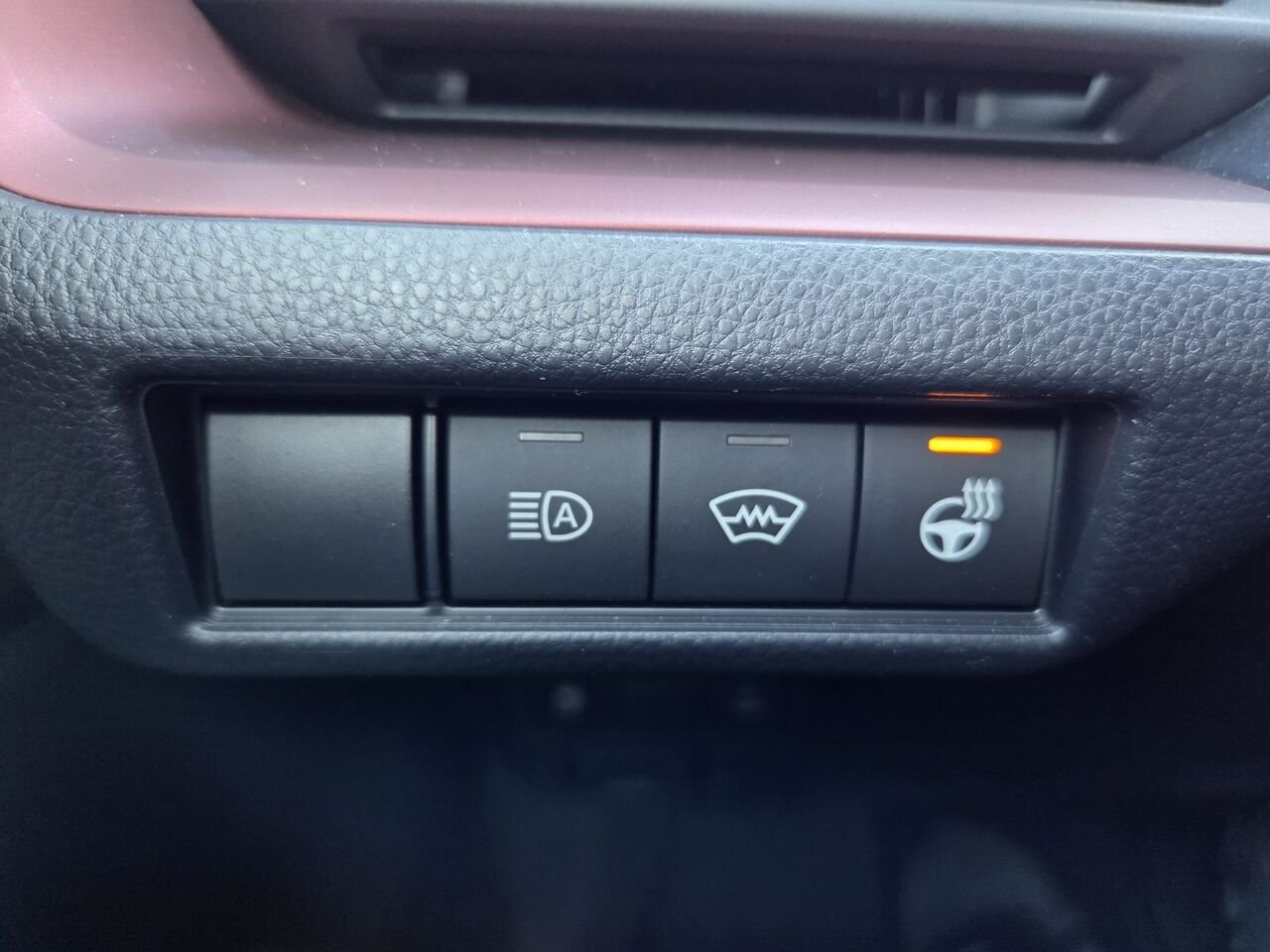 2025 Toyota PRIUS HYBRIDE BRANCHABLE White Amos - photo #13