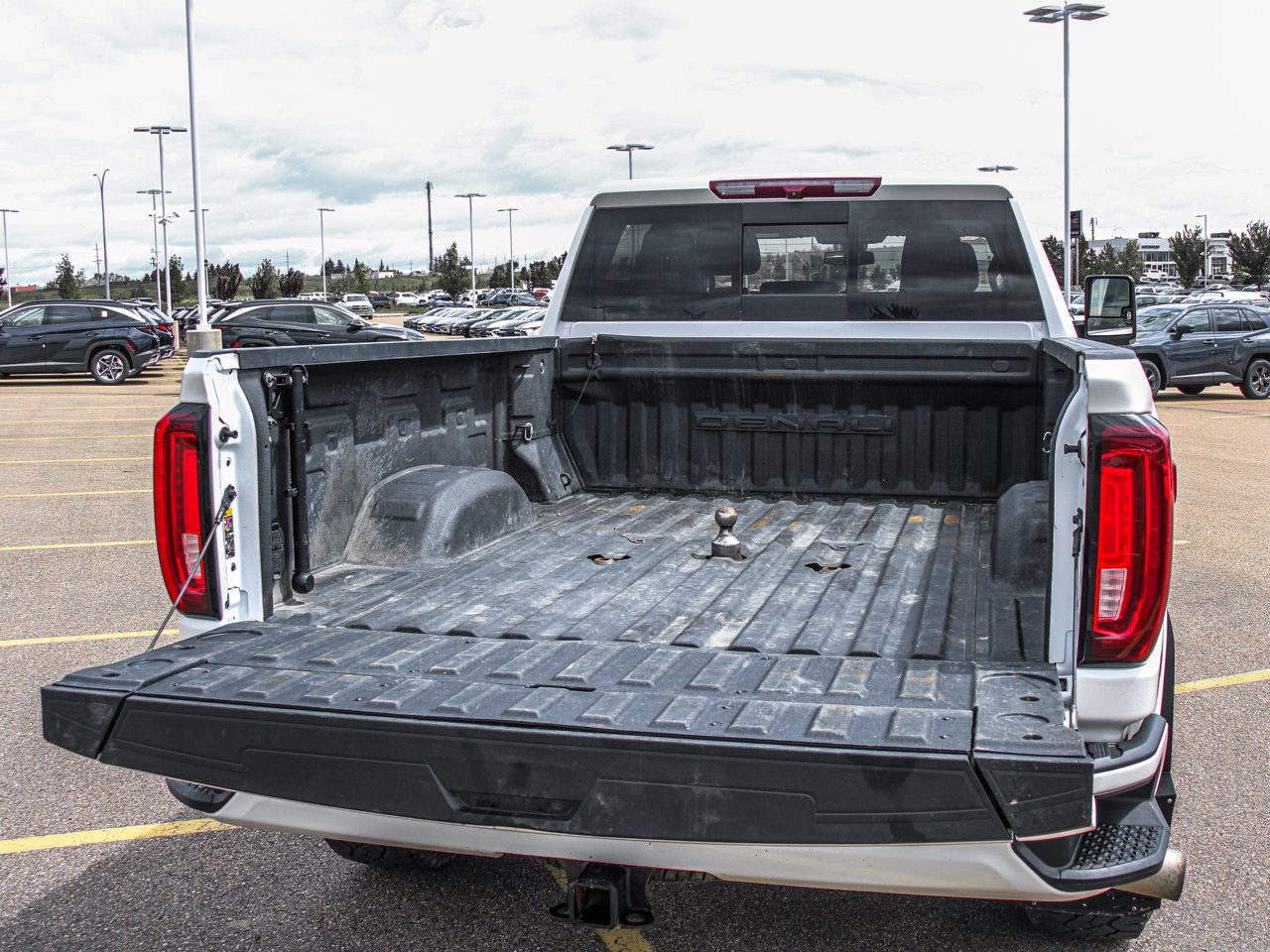 2023 GMC Sierra 2500HD 4WD Crew Cab 159 Denali White Sherwood Park - photo #7