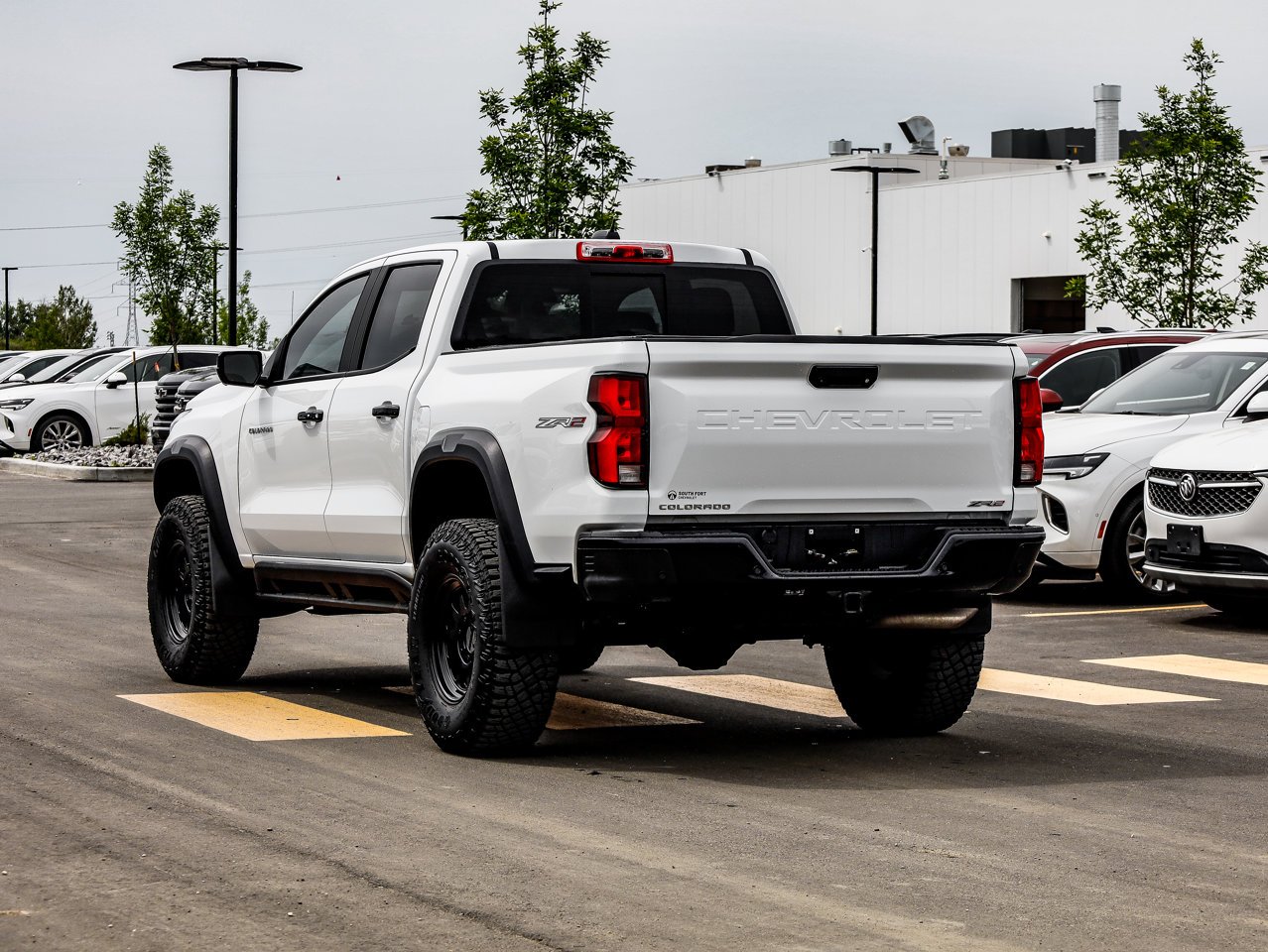 2025 Chevrolet Colorado 4WD Crew Cab ZR2 White Sherwood Park - photo #10
