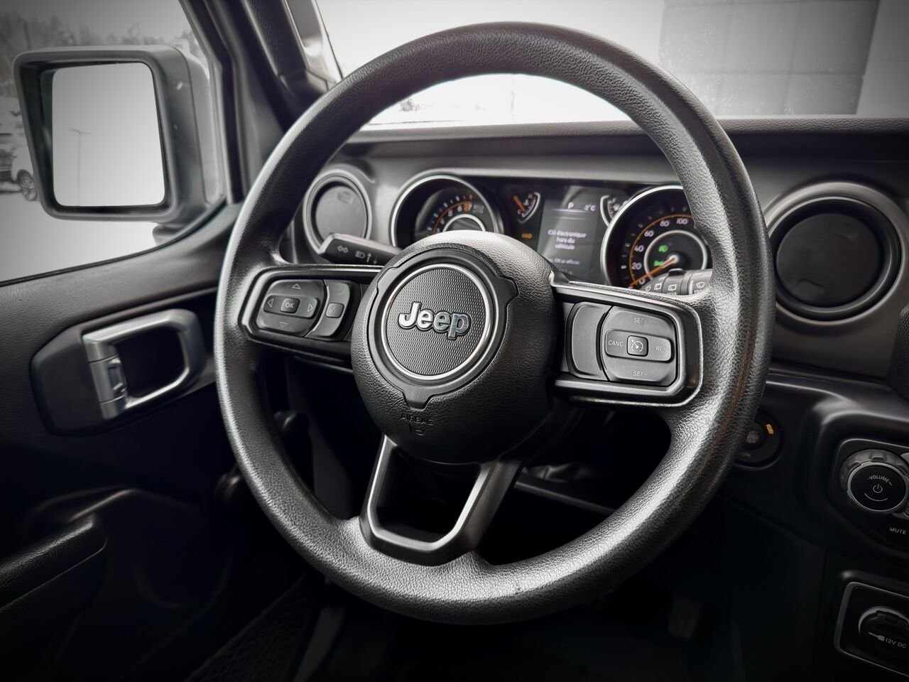 2022 Jeep Wrangler Silver Notre-Dame-des-Prairies - photo #19