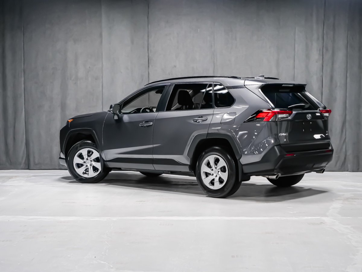 Toyota RAV4 LE 2021 Gris Montréal - photo #3