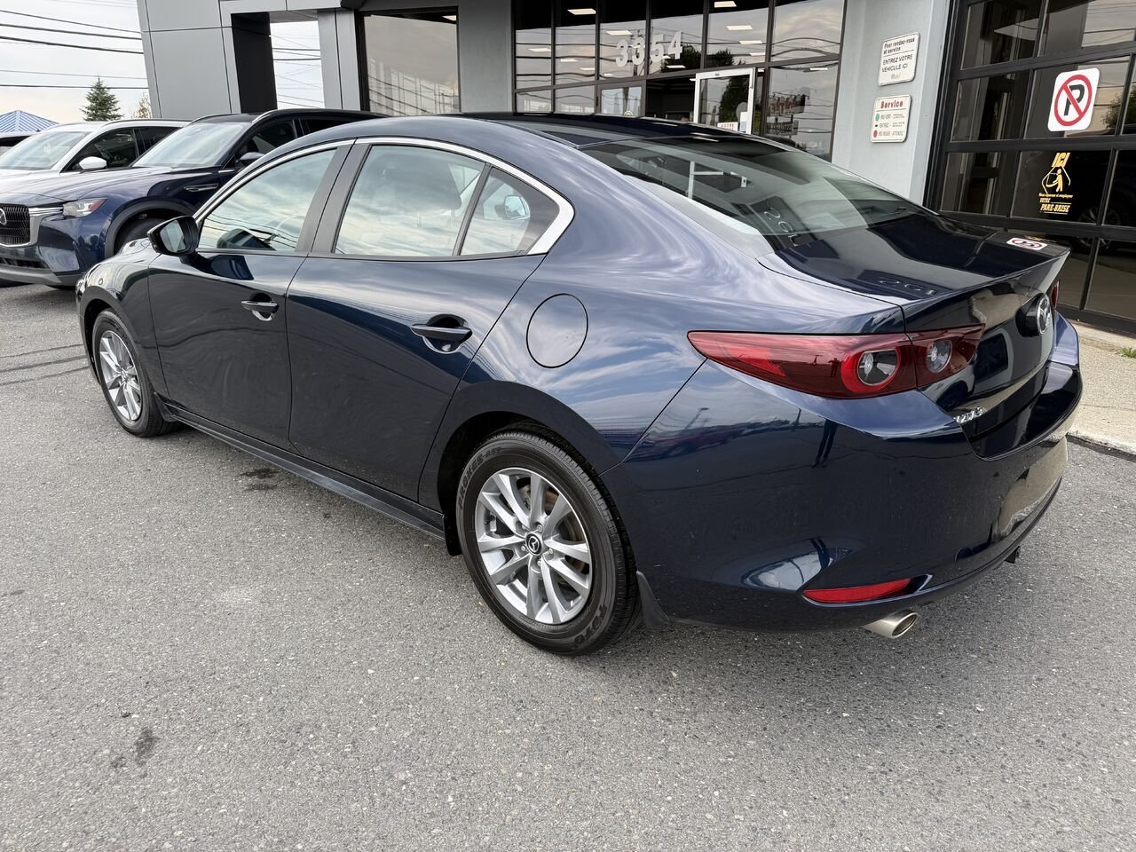 Mazda Mazda3 2025 Bleu Lac Mégantic - photo #2