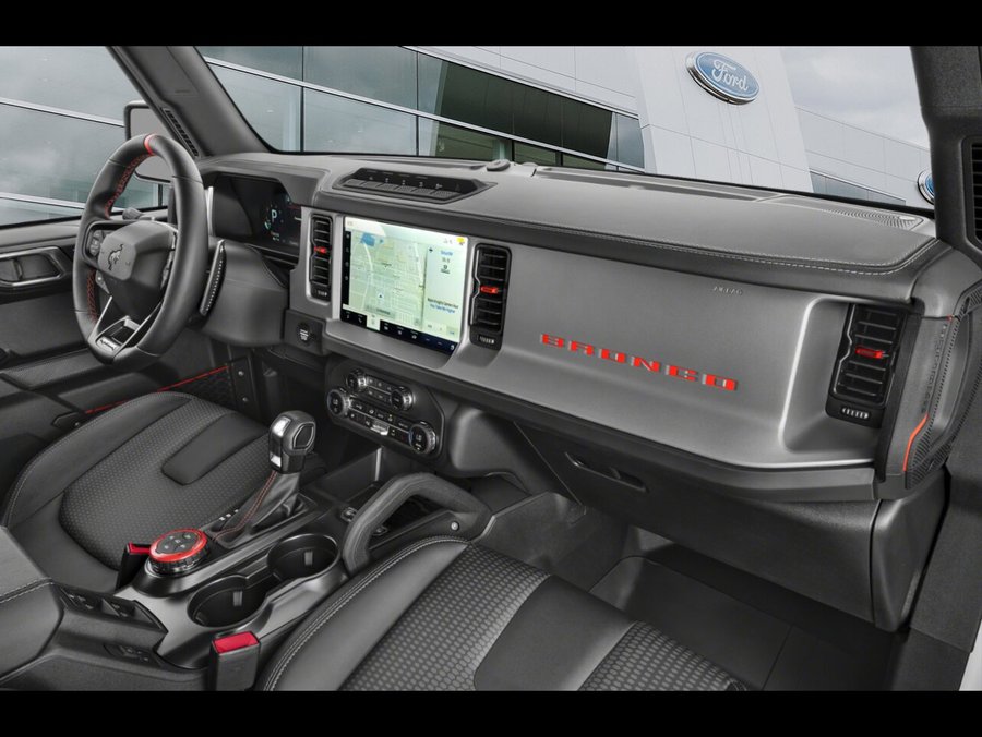 2024 Ford Bronco 2024 Azure Grey Metallic Tri-Coat