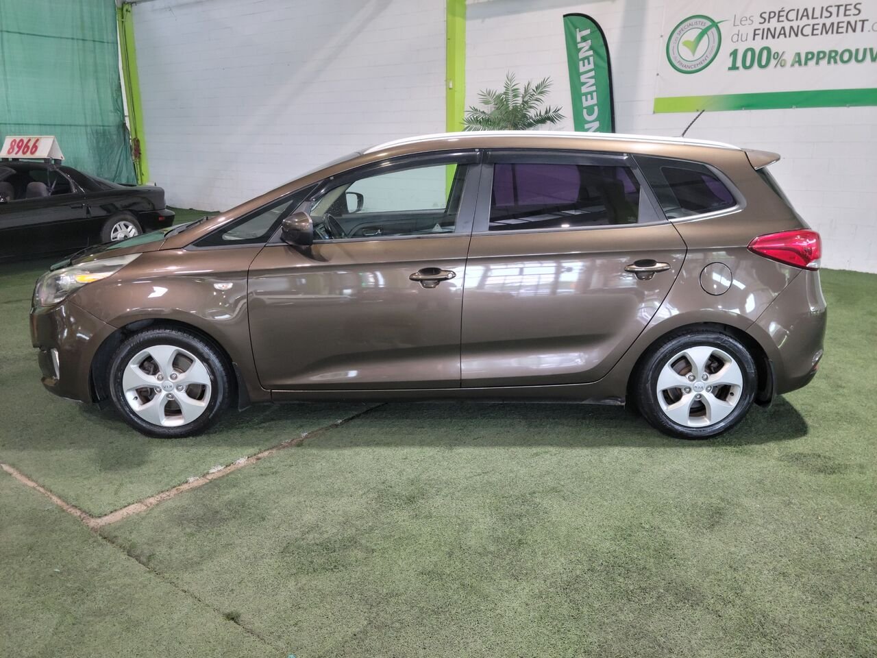 2015 Kia Rondo Brown  - photo #2