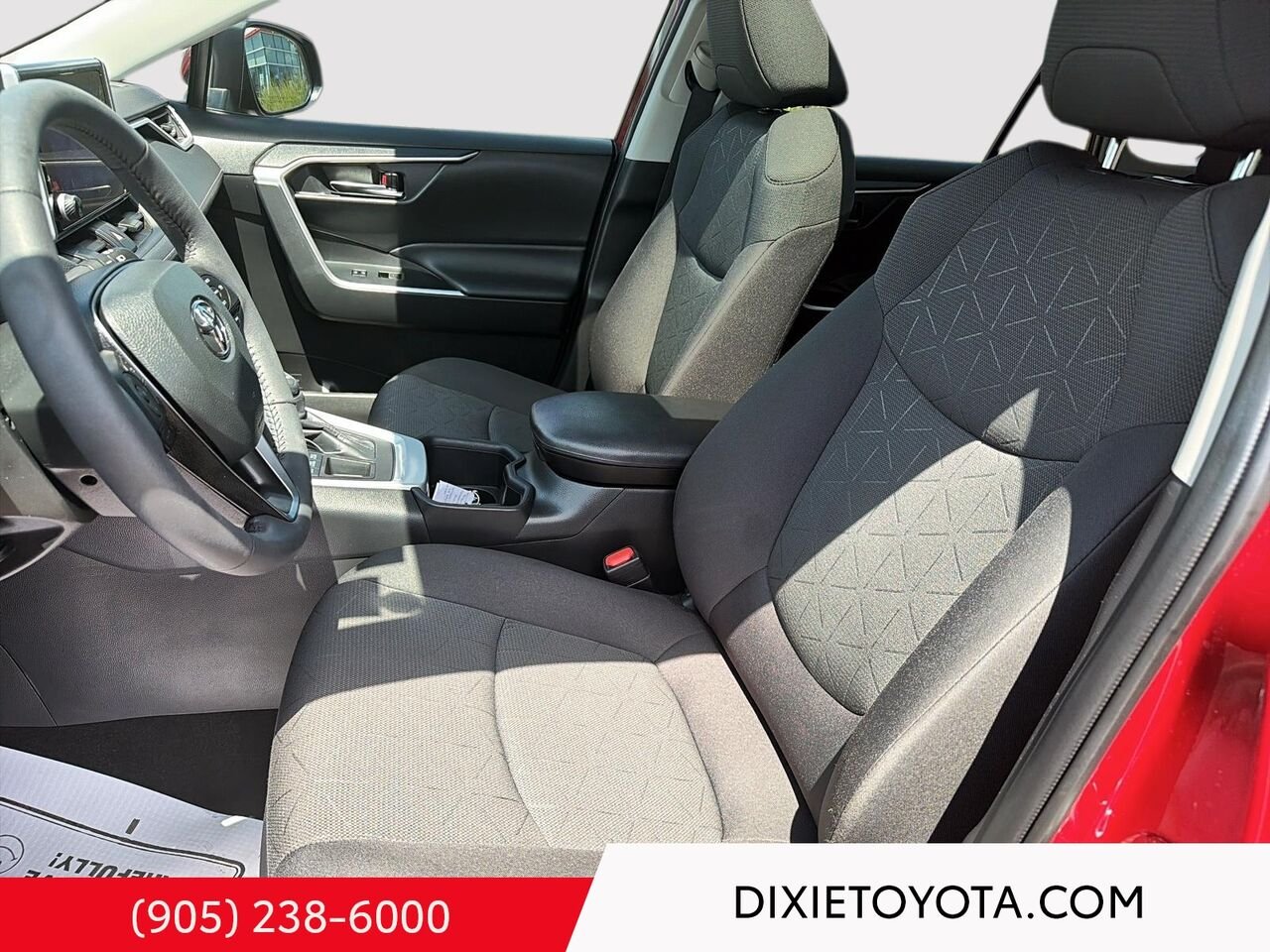 2024 Toyota RAV4 XLE AWD / CLEAN CARFAX / HEATED SEATS / MOONROOF / ALLOY WHEELS / CARPLAY AND ANDROID AUTO Red Mississauga - photo #8