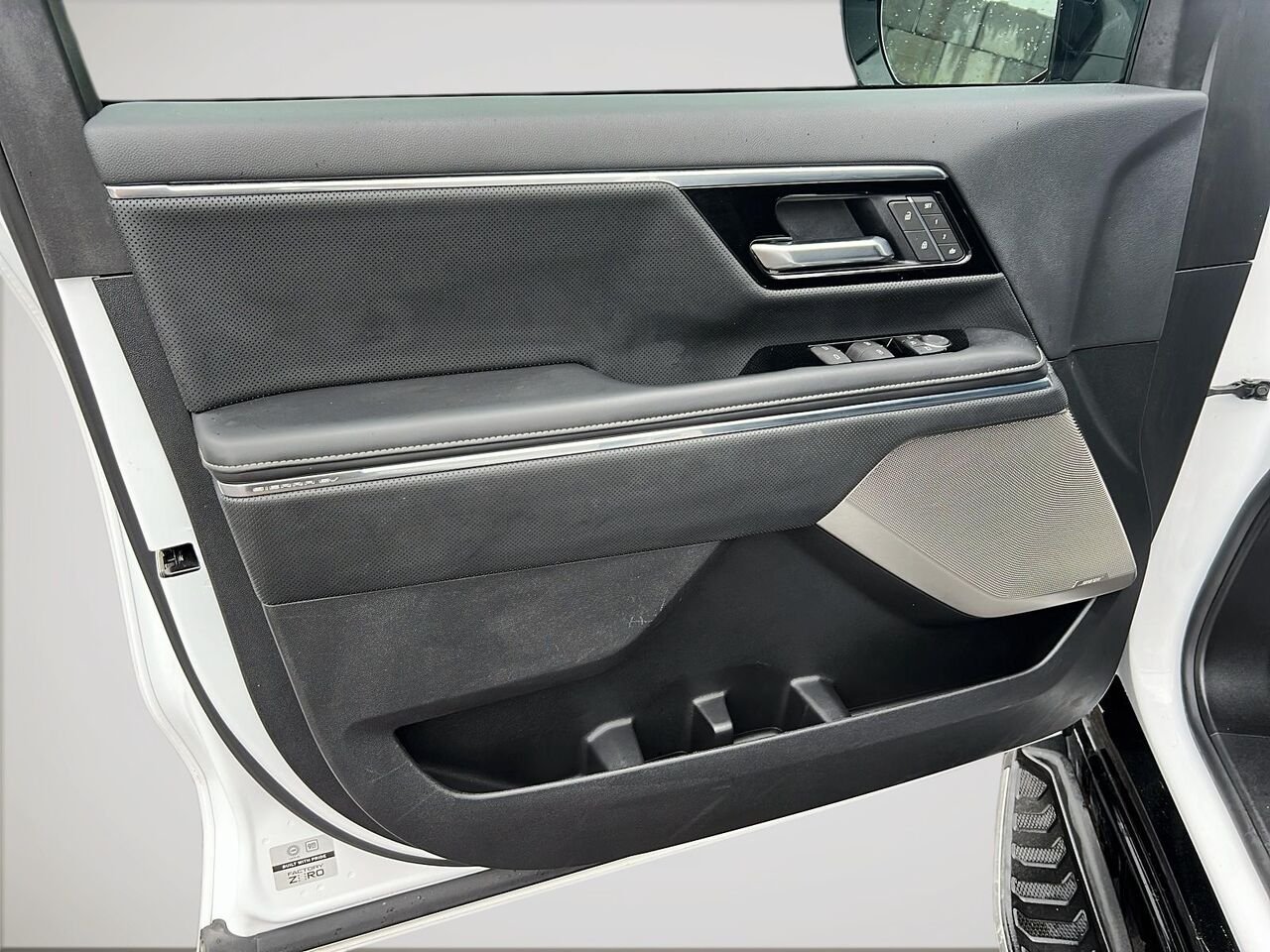 2025 GMC Sierra EV DENALI White Québec - photo #10