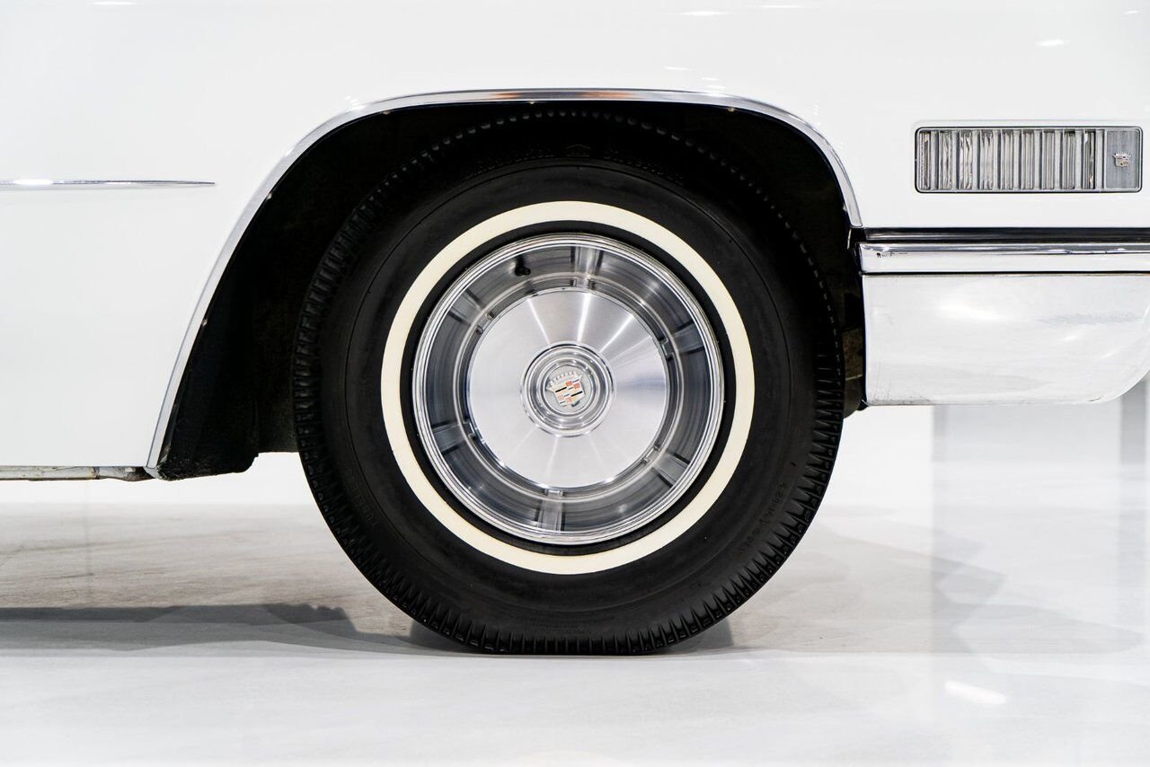 Cadillac Fleetwood **PRICE IN USD** Factory Limo dual AC with only 18,892 miles 1966 Blanc Montréal - photo #38