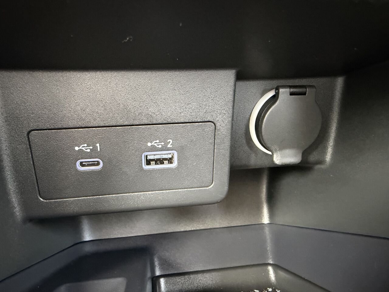 2024 Nissan Kicks Grey Thetford Mines - photo #25