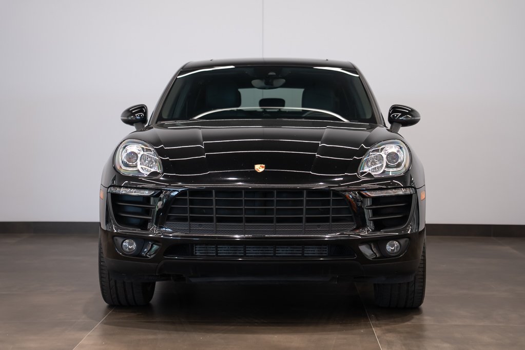 2018 Porsche Macan Sport \\ LOW KM Black Kirkland - photo #1