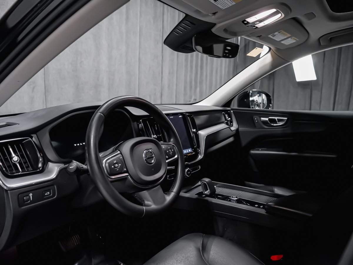 2022 Volvo XC60 B6 MOMENTUM CLIMATE PREMIUM Black Montreal - photo #5