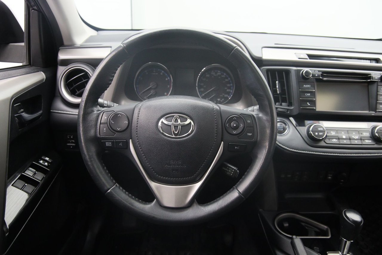 2018 Toyota RAV4 VIN 2T3RFREV9JW852844 Grey Baie-Comeau - photo #11