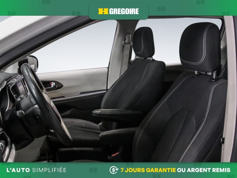 2023 Chrysler Grand Caravan White Laval - photo #10